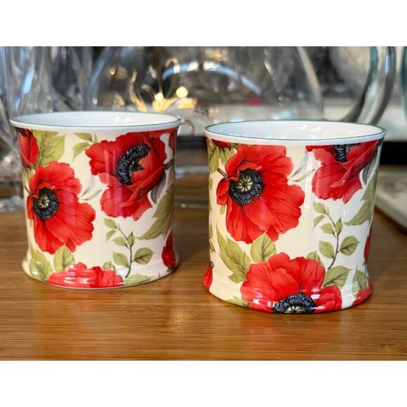 Milton China Hot Drinks in Pretty Red Poppies on Porcelain Set of 2 Small Mugs - Picture 2 of 6